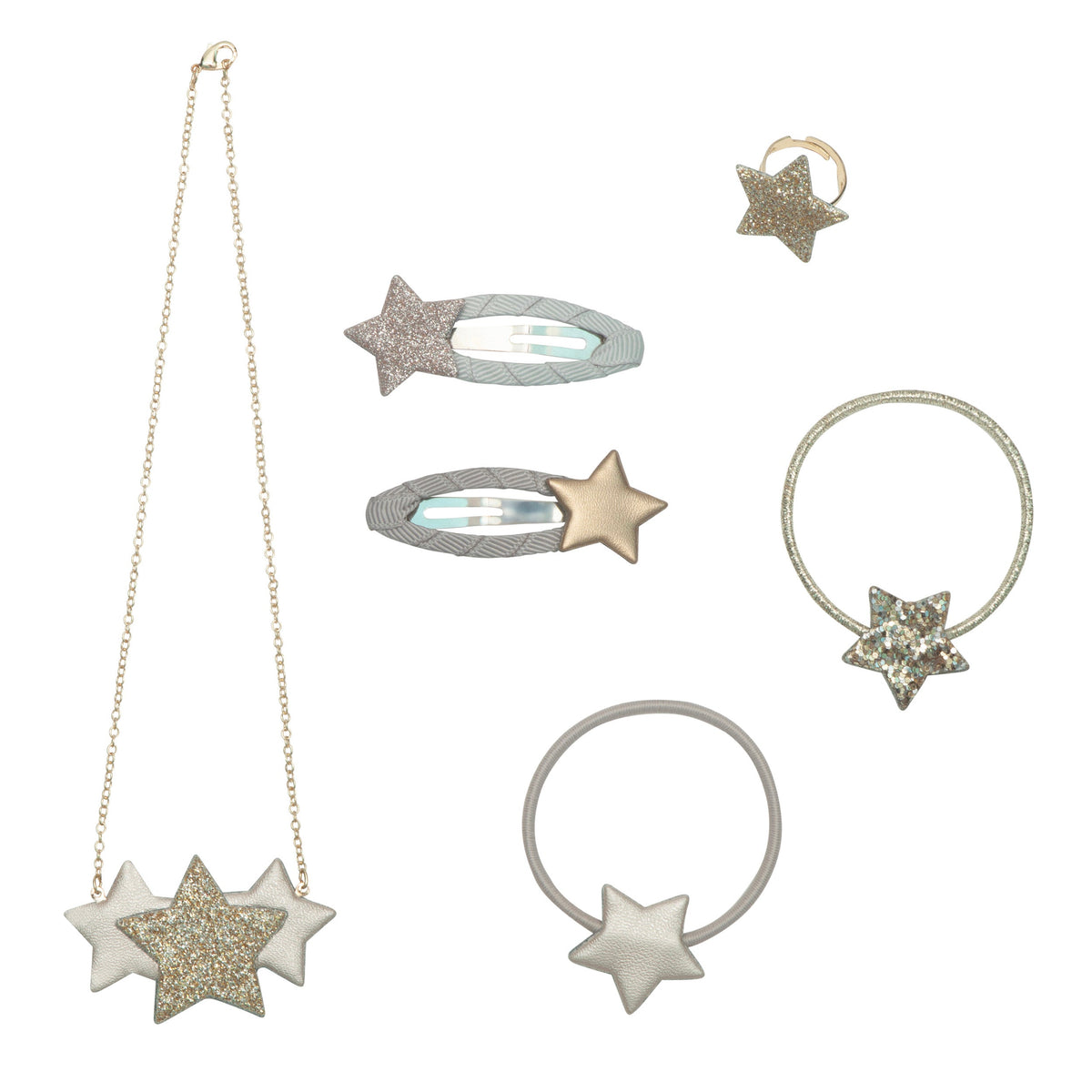 Zes accessoires met sterren: een ketting, ring, twee haarclips en twee haarelastieken in grijs- en goudtinten.