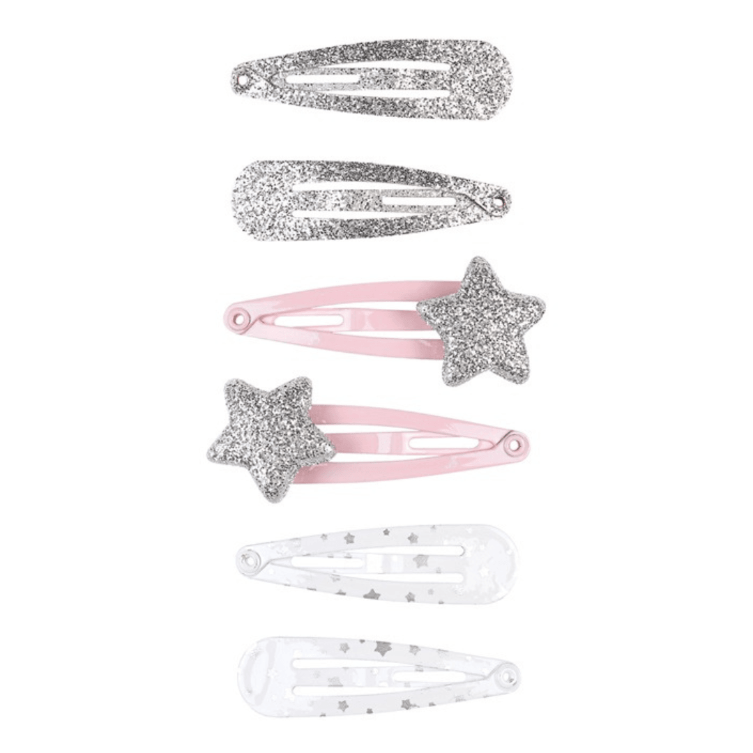Zes haarclips Julie: twee met zilveren glitters, twee roze met zilveren glittersterren en twee witte met sterretjes.
