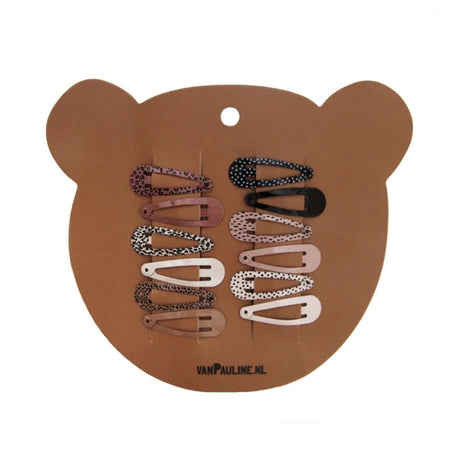 12 haarclips in roze, beige, caramel en zwart, met en zonder stippen- en dierenprint, op een kaart in berenvorm.