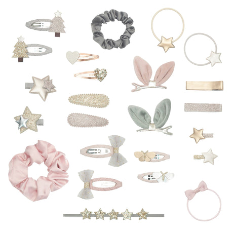De 24 haaraccessoires uit adventskalender De Luxe: clips, elastieken en scrunchies in zachte tinten met glitterdetails.