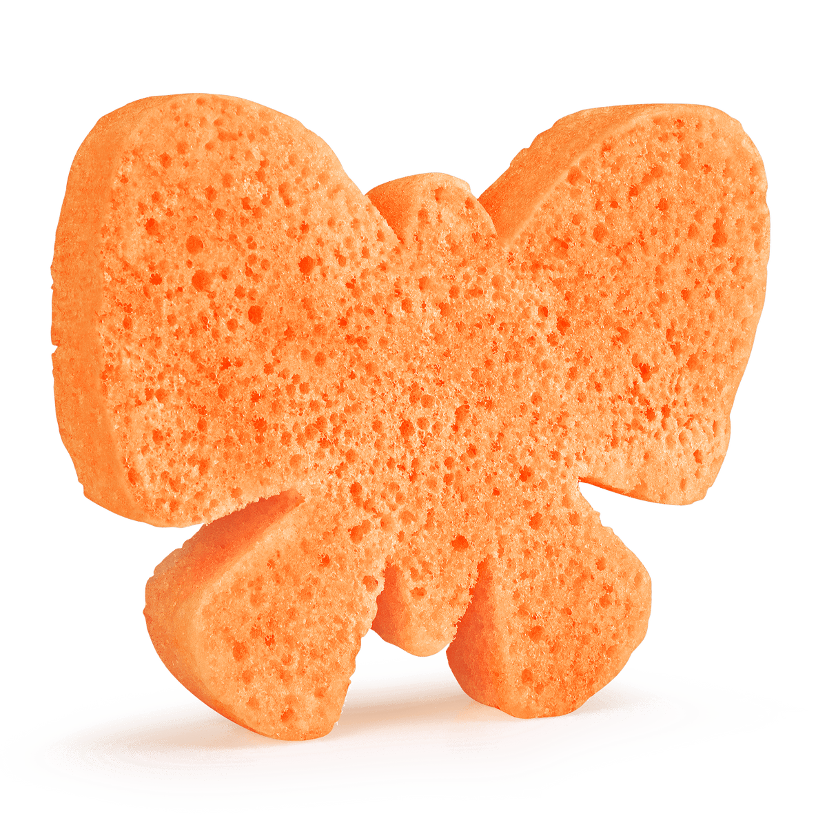 Oranje badspons in vlindervorm, schuin van voren met de dikte en poreuze structuur zichtbaar.