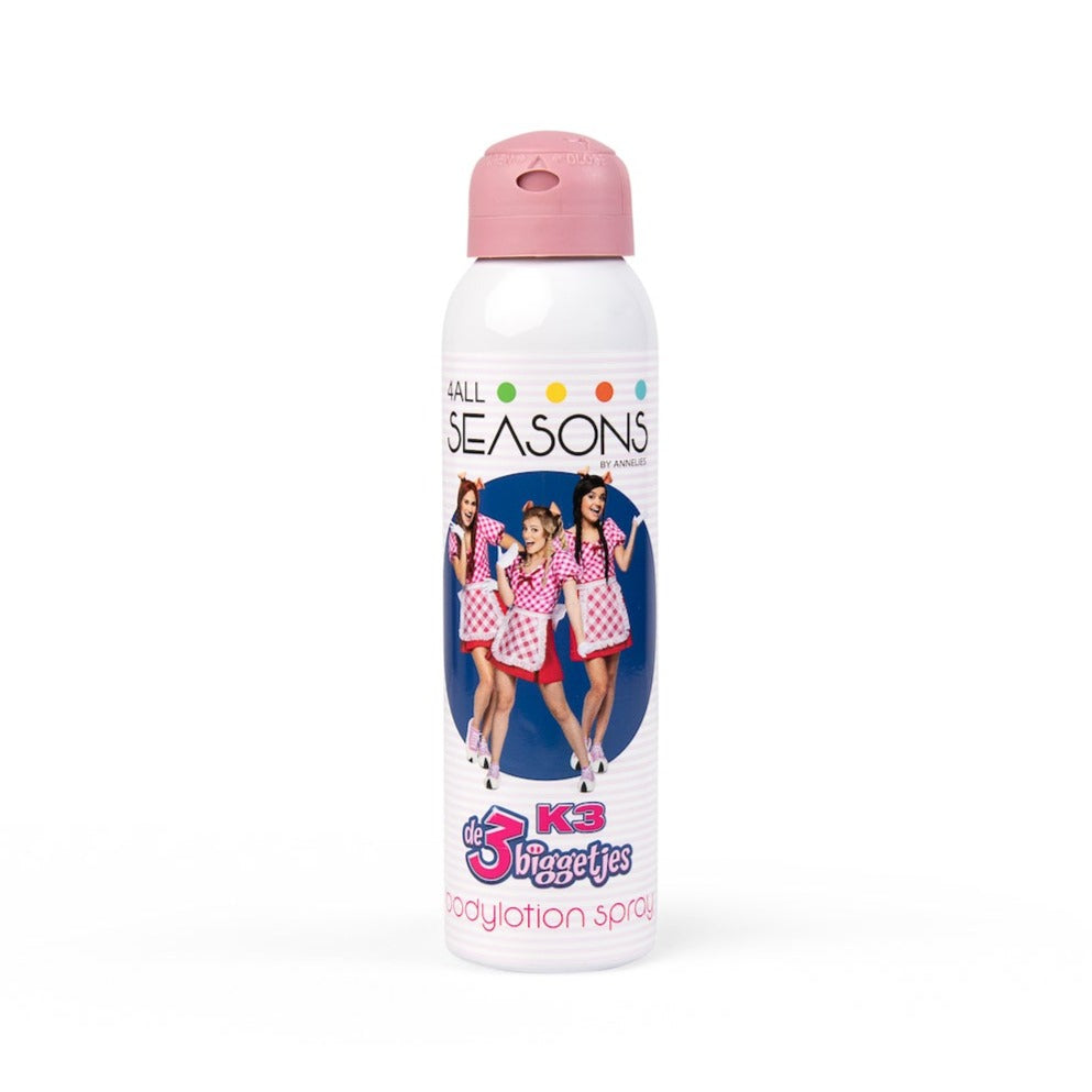 K3 3 Biggetjes bodylotion spray in een witte flacon met roze dop en de drie K3-zangeressen op het etiket.