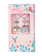 Roze BFF-cadeaudoosje met twee kettingen met regenboog- en eenhoornhanger, versierd met vogels en bloemen.