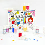 Nailmatic DIY-nagellakset met mengflesjes en roze, gele en blauwe nagellak op een witte achtergrond.