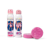 Inhoud van de K3 3 Biggetjes-geschenkdoos: twee witte spuitbussen met roze doppen en twee roze bruisballen