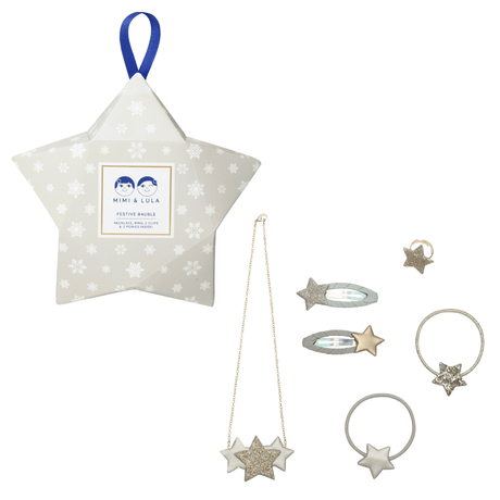 Gevulde kerstster met blauwe ophanglus naast een ketting, ring, twee haarclips en twee haarelastieken met sterren.
