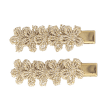 Twee Golden Flowers haarspeldjes met goudkleurige bloemen, onder elkaar op een effen achtergrond.