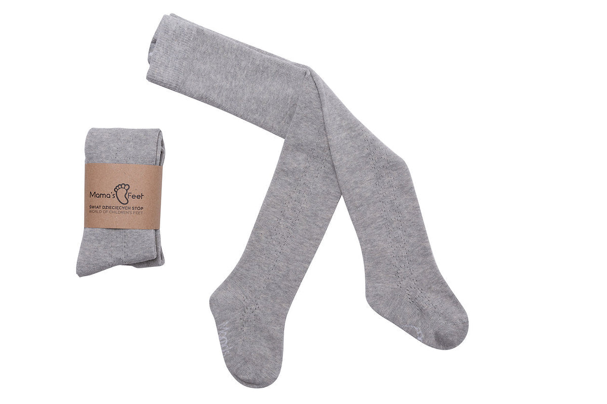 Grijze maillot Clara van Mama's Feet, uitgevouwen naast een opgevouwen exemplaar met papieren wikkel.