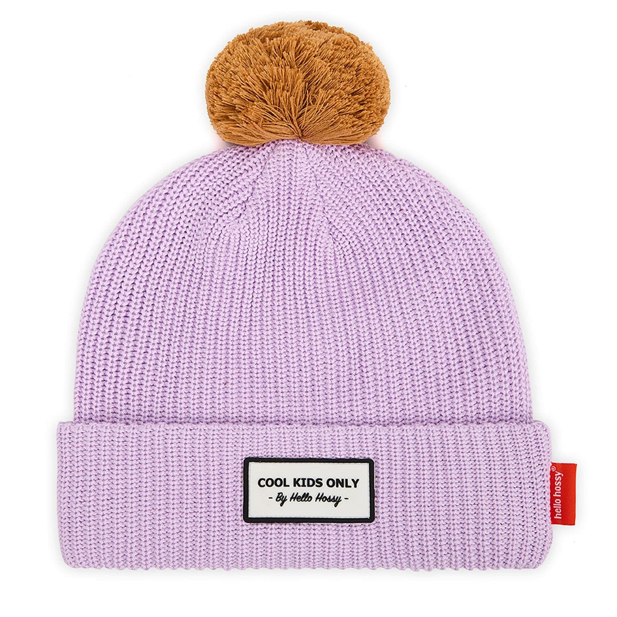 Hello Hossy Block Mauve gebreide muts in lila met bruine pompon, omgeslagen rand en label op de voorkant.