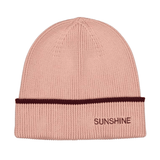 Roze Sunshine-muts met omgeslagen boord, pruimkleurige rand en geborduurde tekst Sunshine.
