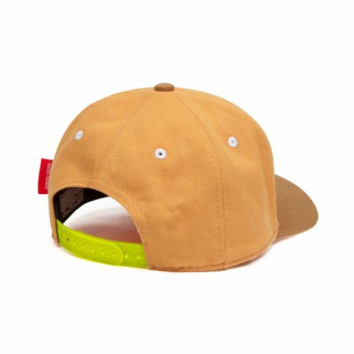 Achterkant van de Hello Hossy Mini Tan pet met felgroene verstelbare sluiting en witte ventilatiegaatjes.