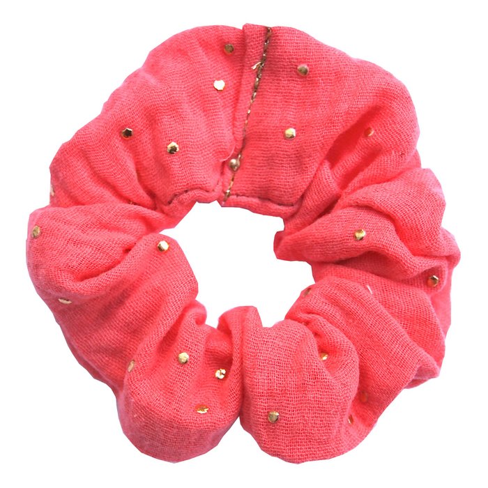 Koraalroze scrunchie van hydrofiel katoen met gouden spatjes.