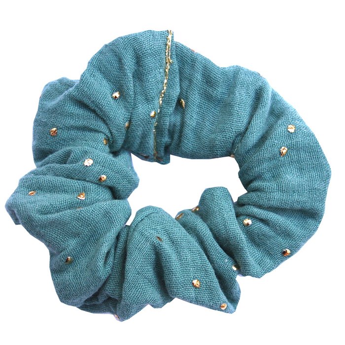 Petrolblauwe scrunchie van hydrofiel katoen met gouden spatjes.