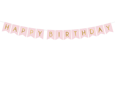 Roze Happy Birthday-slinger met gouden letters, volledig uitgehangen tegen een witte achtergrond.