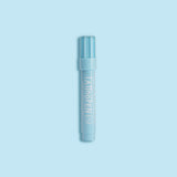 Lichtblauwe tattoopen Sky Blue met dop op een lichtblauwe achtergrond.