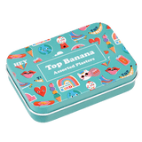 Gesloten turquoise Top Banana pleisterblikje met kleurrijke figuurtjes en witte opdruk.