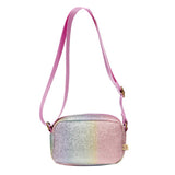 Zaza Bag Rainbow glittertas in regenboogkleuren, van voren met lange, verstelbare roze schouderband.