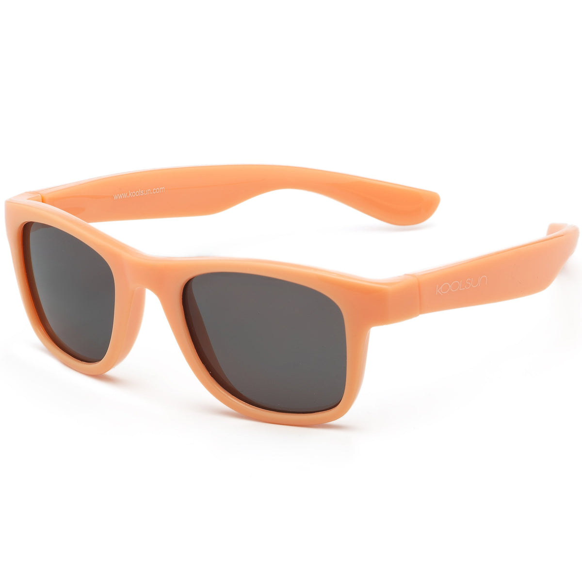 Koolsun Wave zonnebril in papaya-oranje met donkere glazen, schuin van voren gezien.