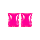 Twee neonroze zwembandjes naast elkaar, met zichtbare opblaasventielen.