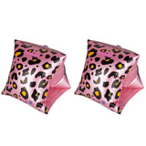 Twee roze zwembandjes met zwarte en goudkleurige pantervlekken op een witte achtergrond.